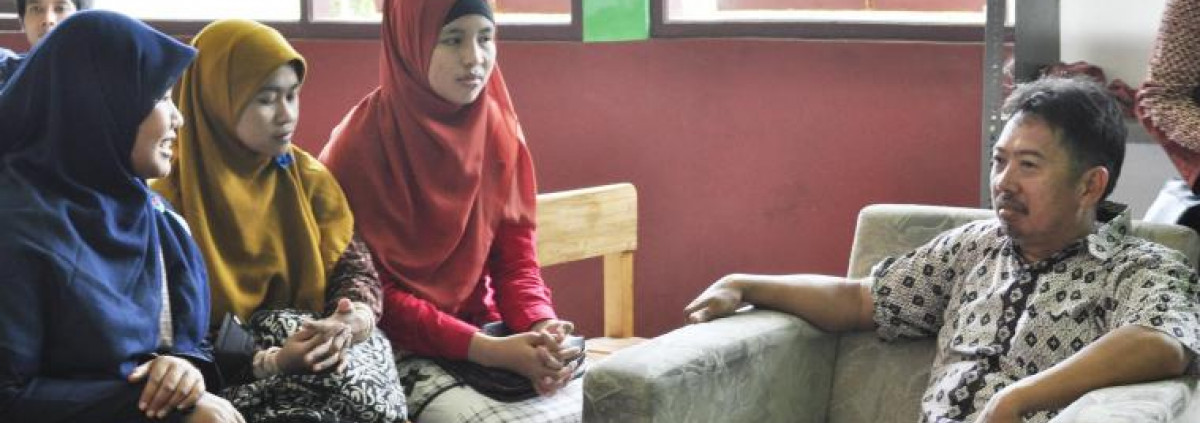 Pak Khoiruddin (paling kanan)