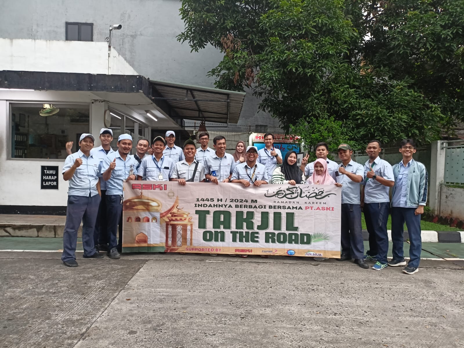 Panitia Berbagi Takjil On The Road