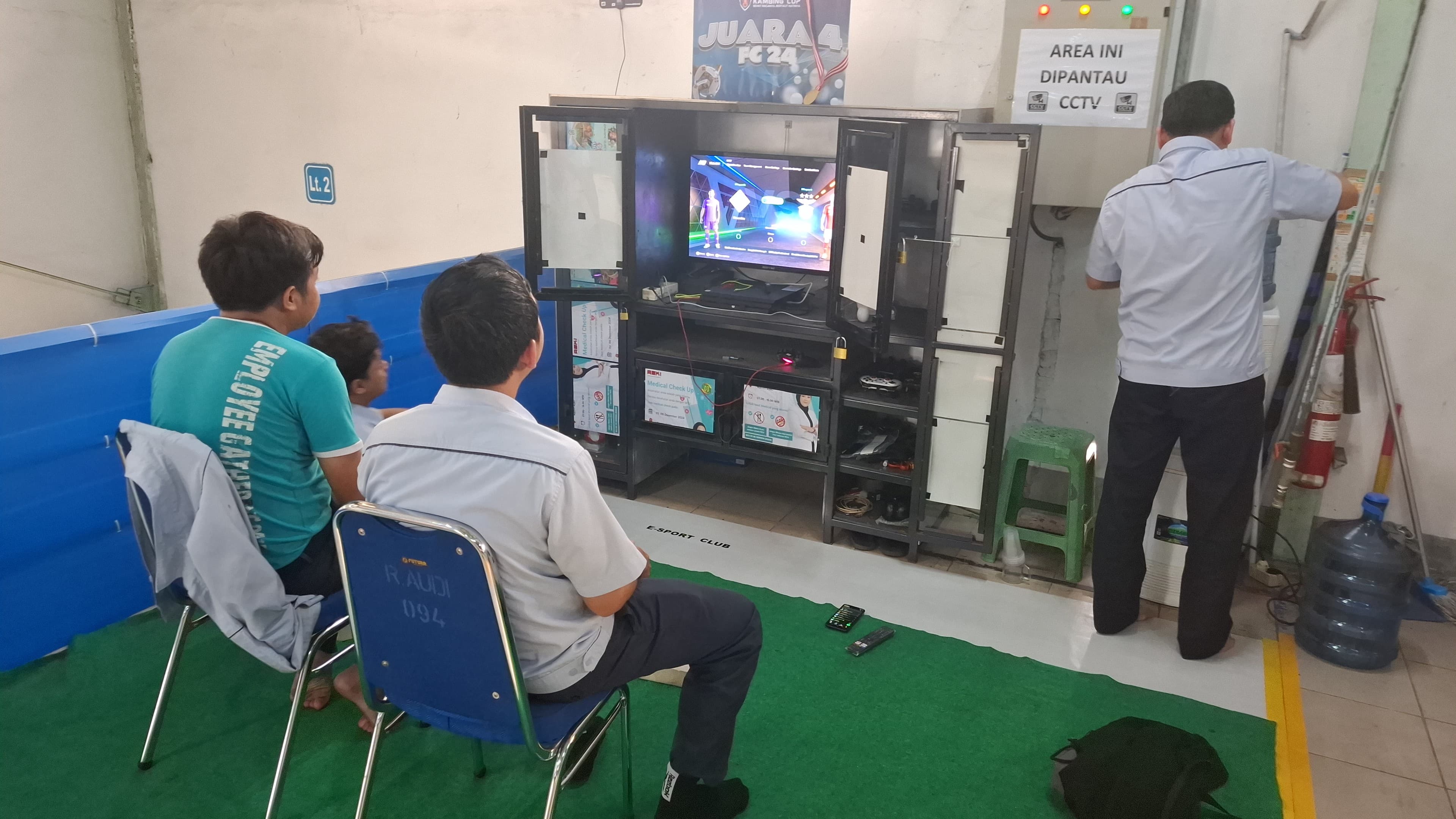 Team E-Sport ASKI sedang berlatih FIFA