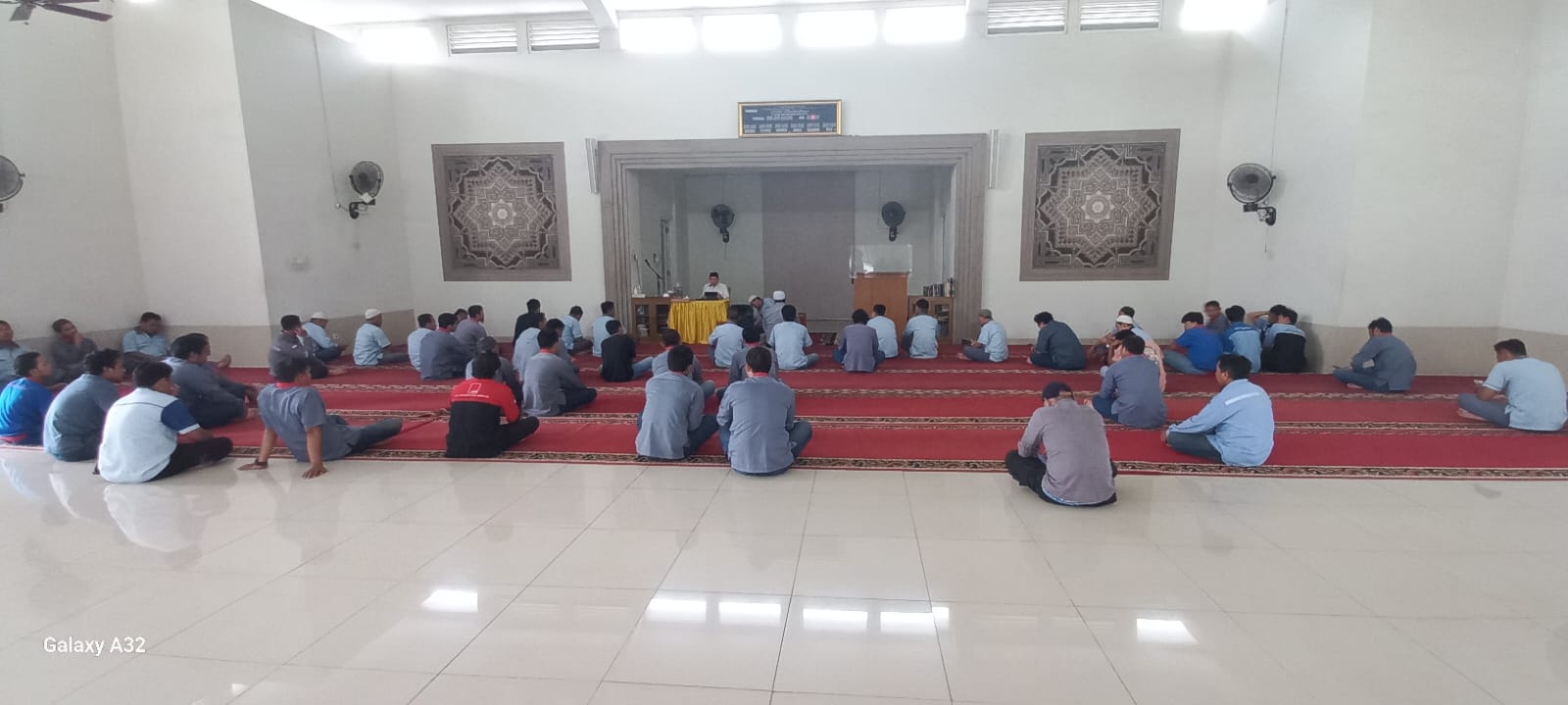 Suasana Kajian Dhuhur Senin, 4 Ramadhan 1444 H